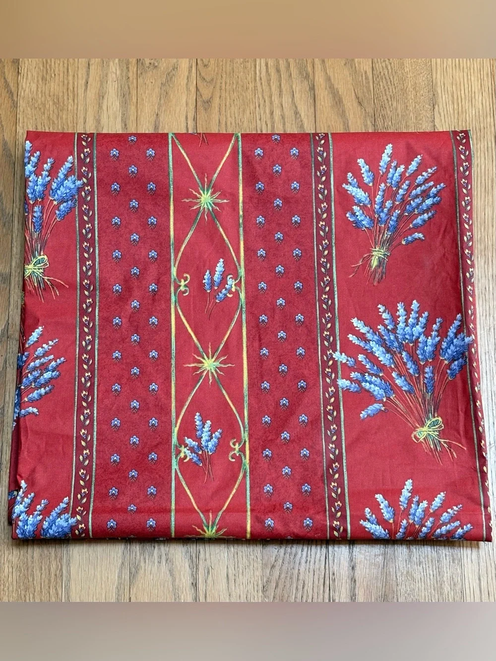 Le Cluny French Provence Red Lavender Tablecloth, 62